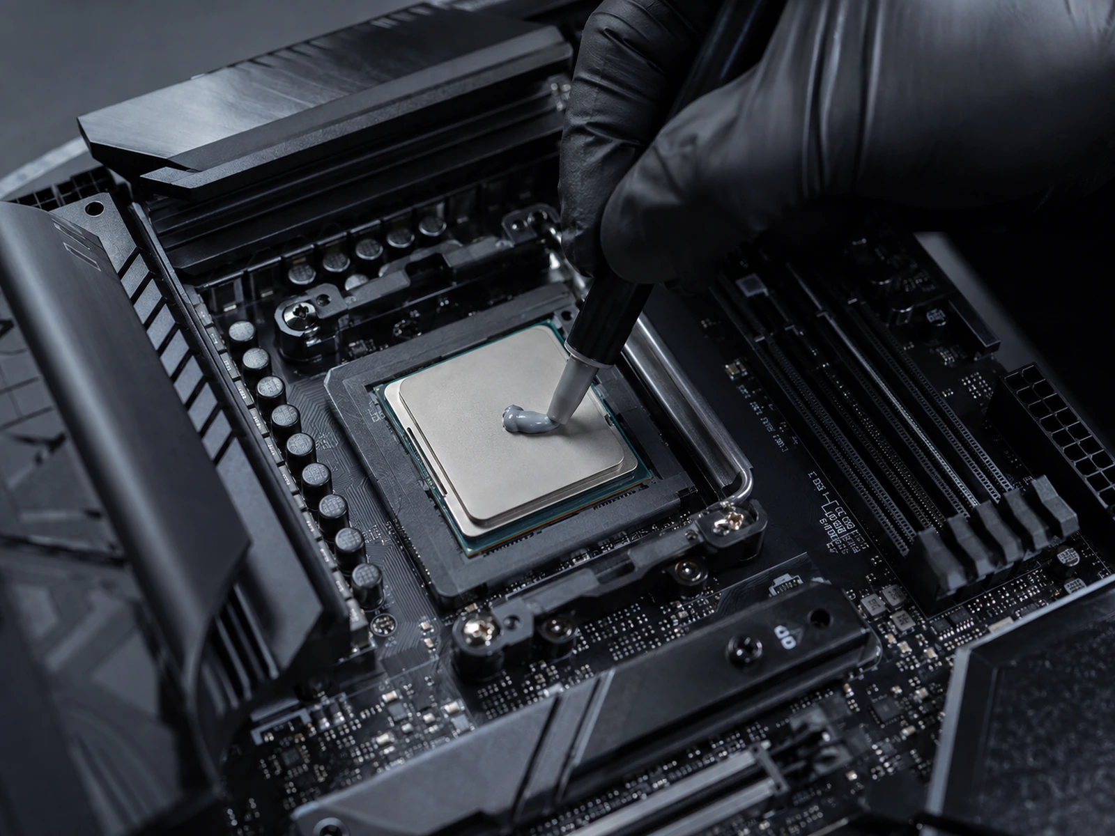 AI-assisted visualization of thermal paste service on a gaming PC processor